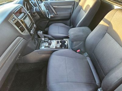 2016 Mitsubishi Shogun