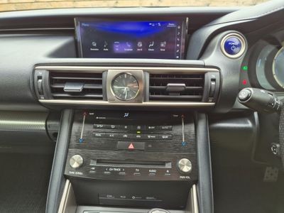 2017 Lexus IS 300h