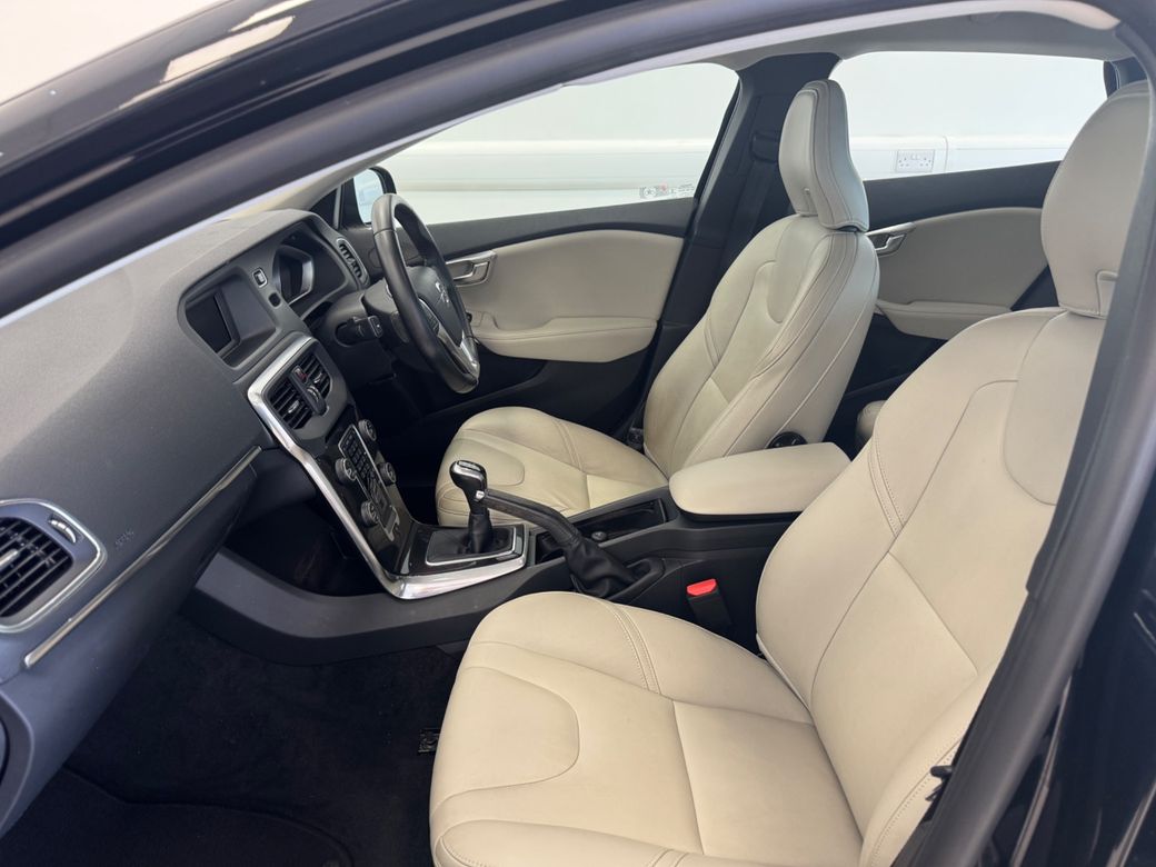 2017 Volvo V40