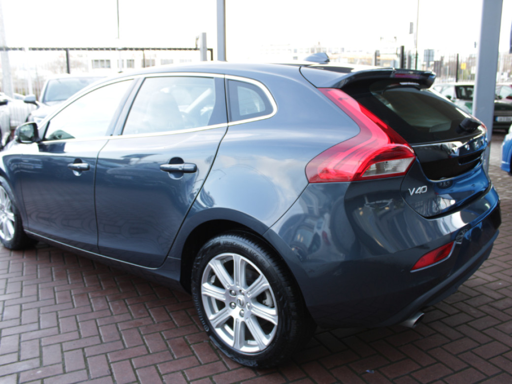 2019 Volvo V40