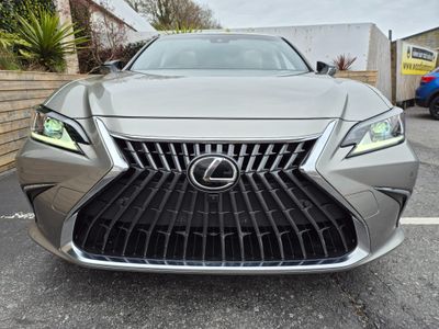 2023 Lexus ES 300h