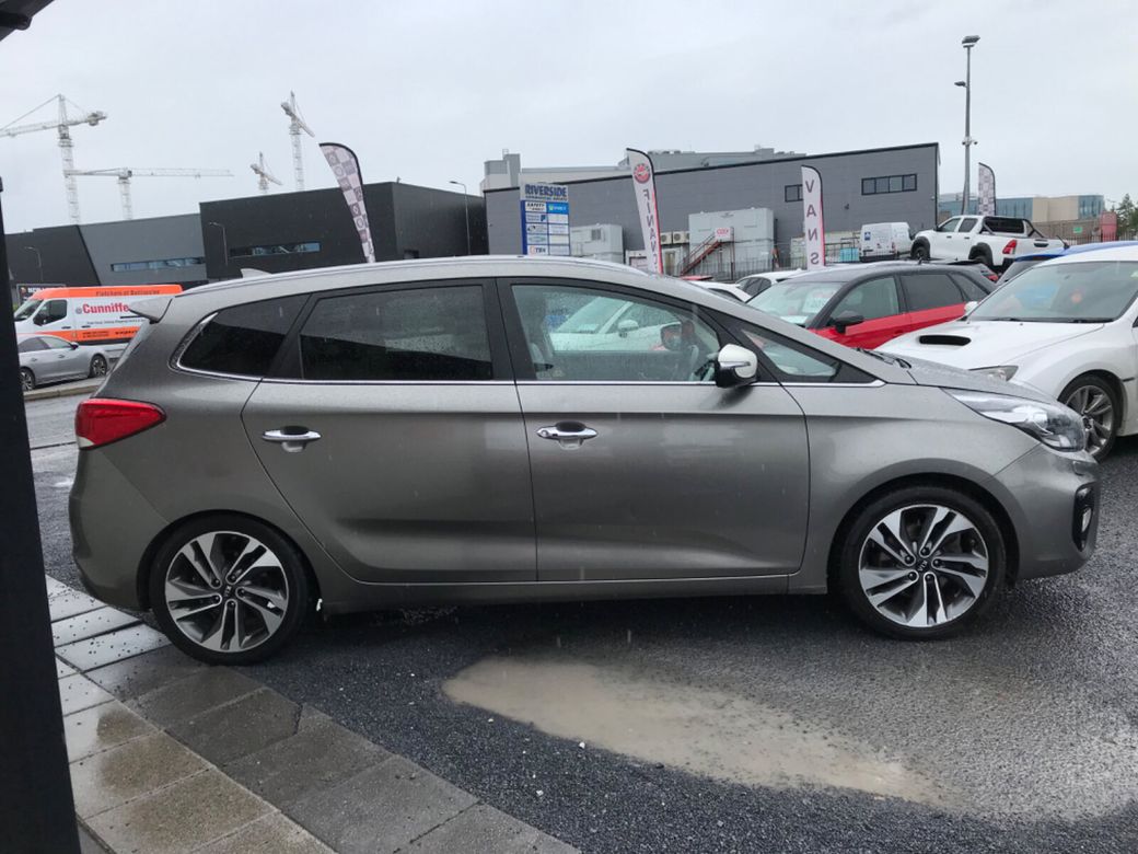 2017 Kia Carens