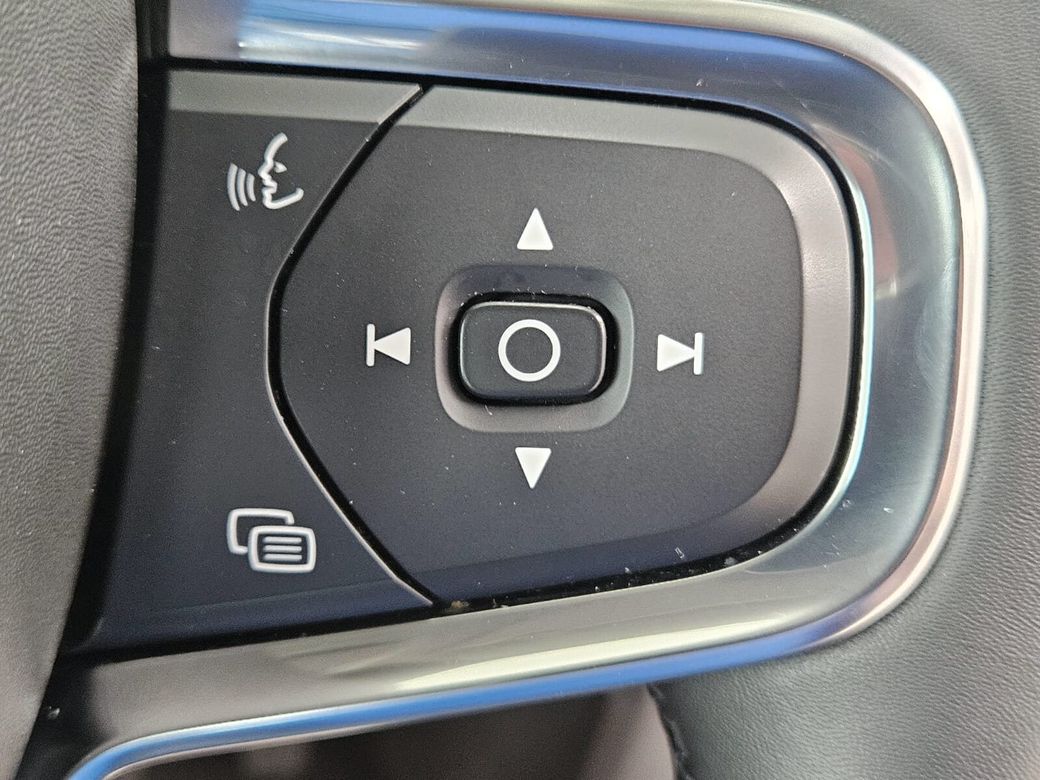 2022 Volvo XC40