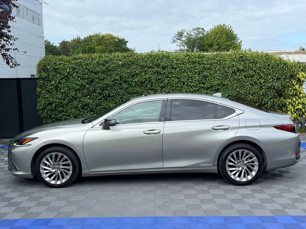 2021 Lexus ES 300h