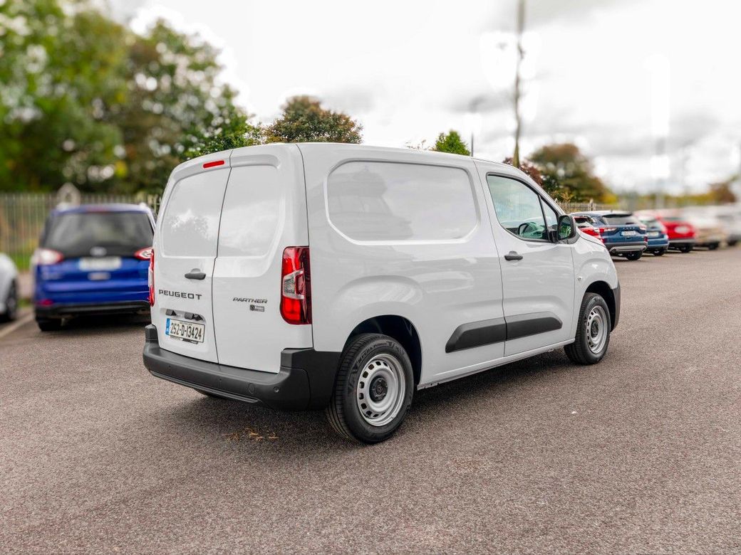 2025 Peugeot Partner