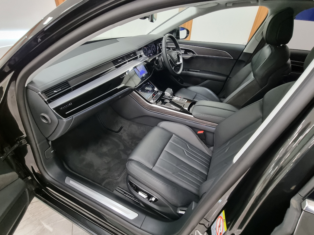 2022 Audi A8