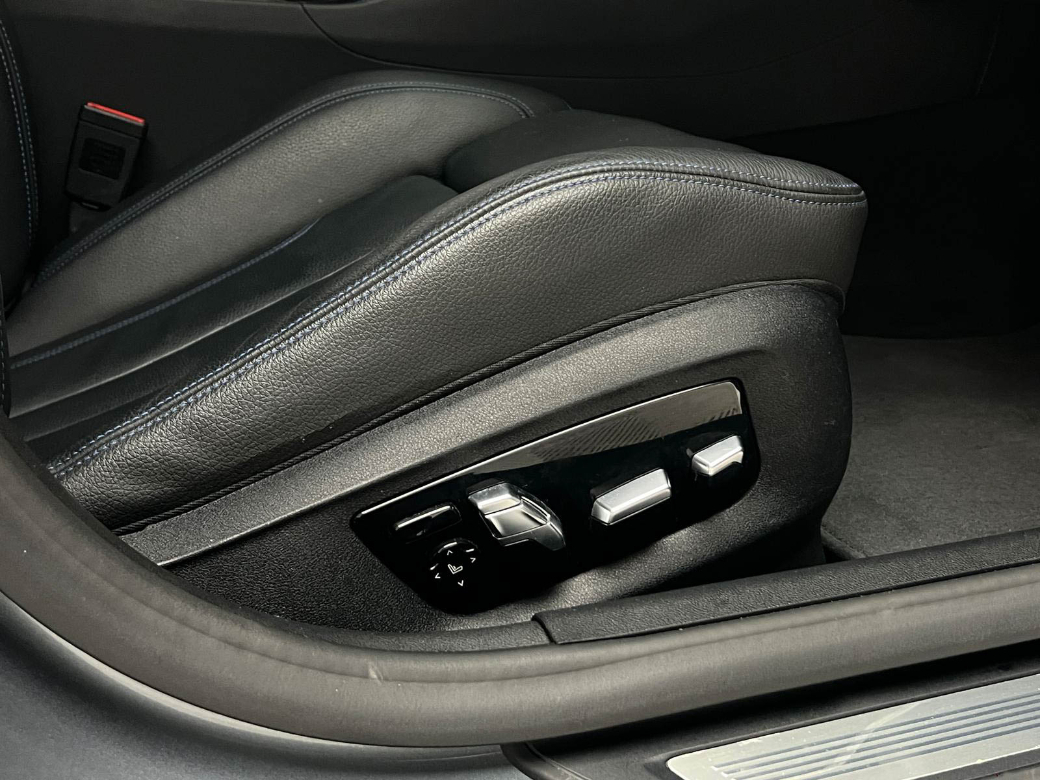 2021 BMW 530