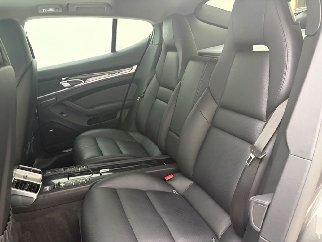2016 Porsche Panamera