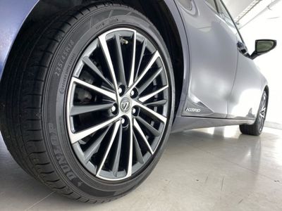 2022 Lexus ES 300h