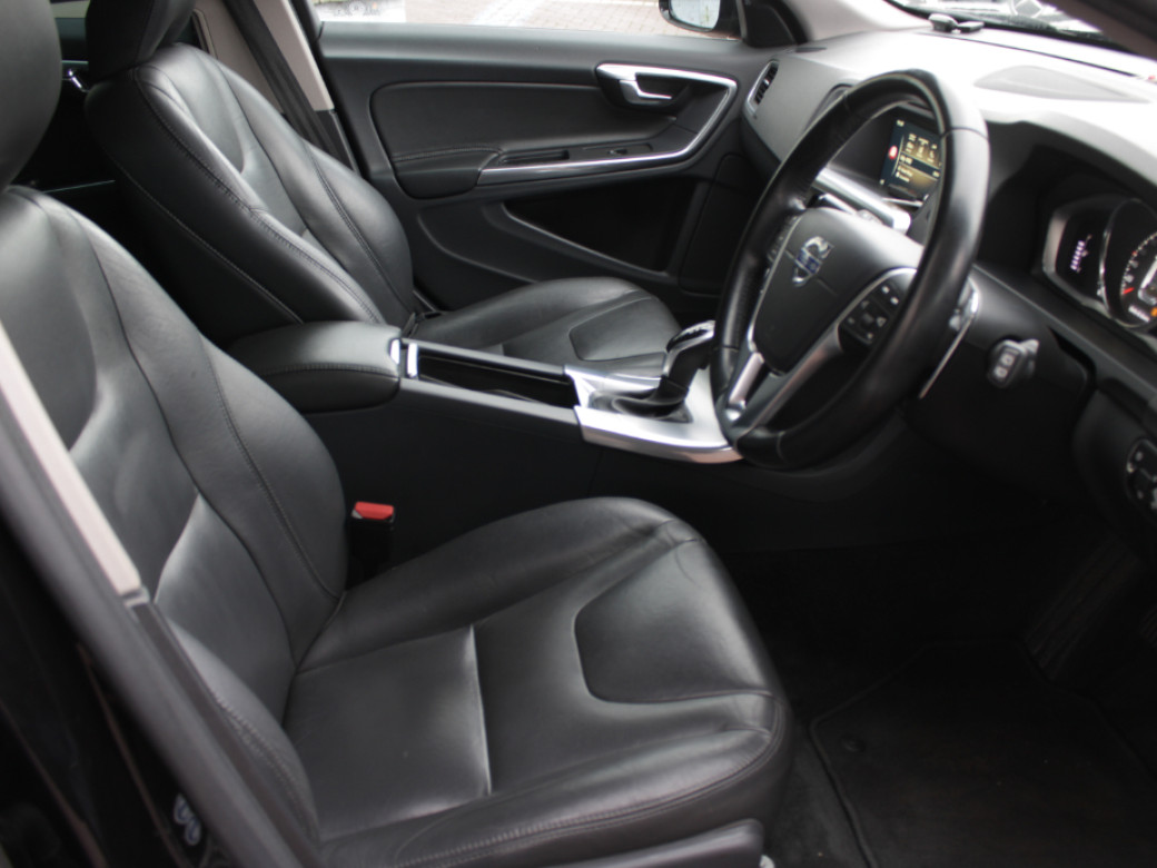 2016 Volvo V60 Cross Country