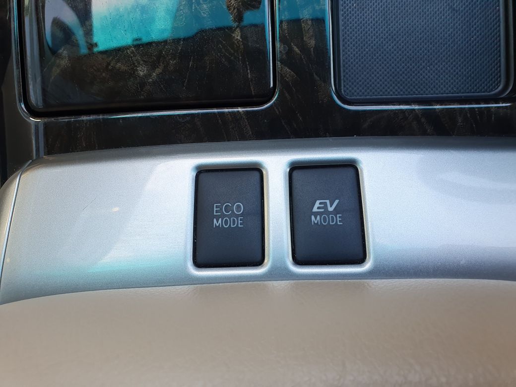 2013 Toyota Alphard