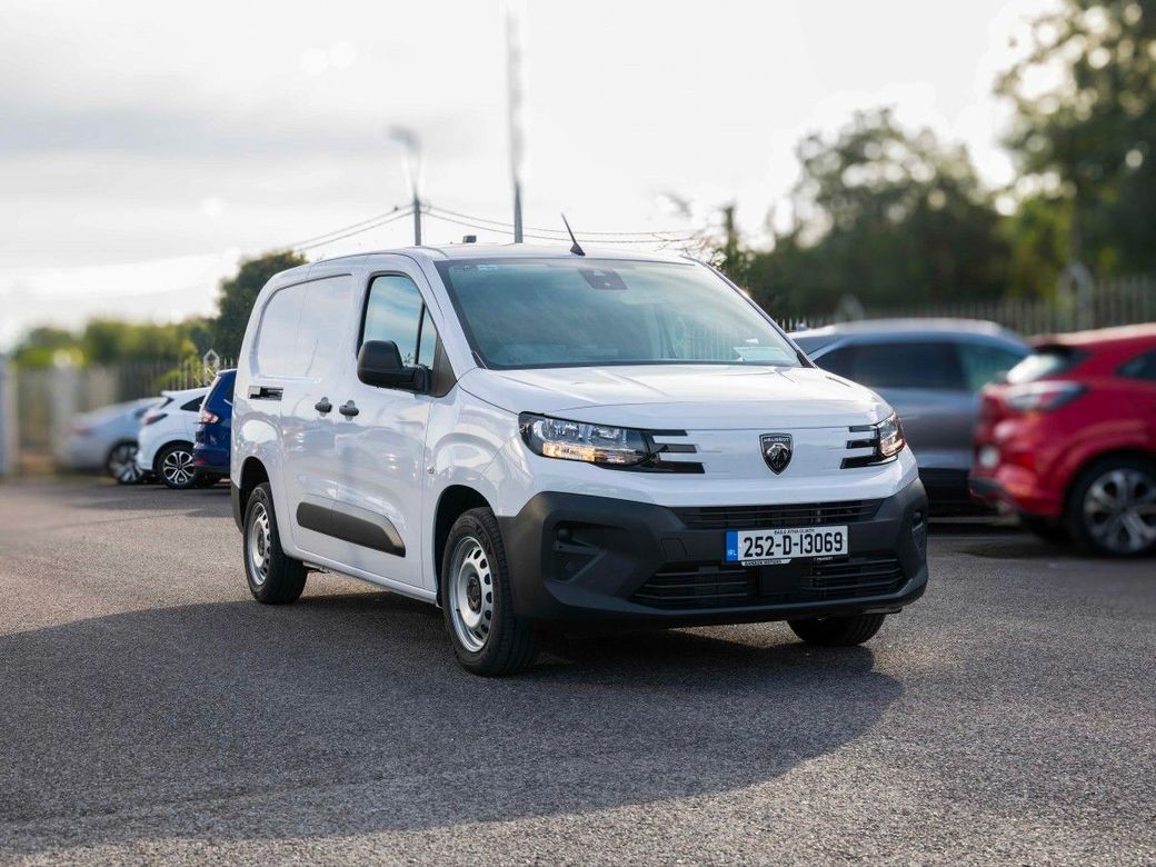 2025 Peugeot Partner