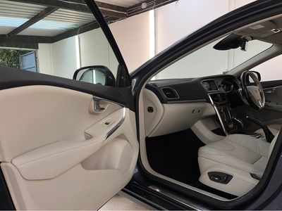 2017 Volvo V40