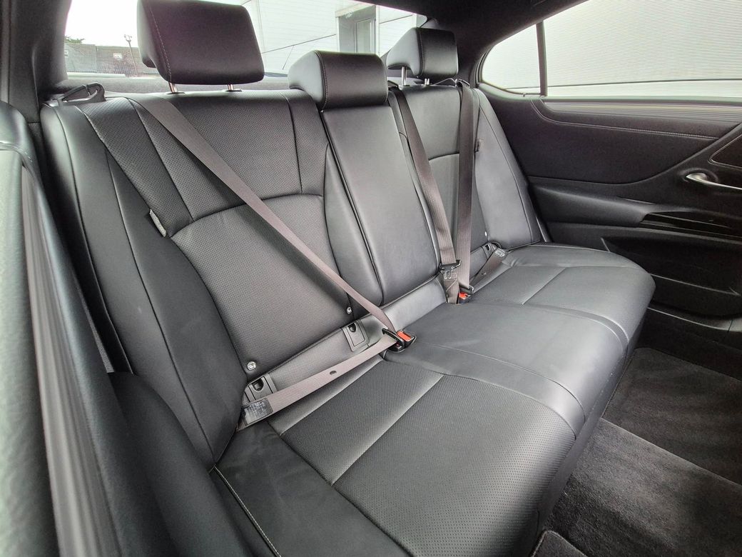 2023 Lexus ES 300h