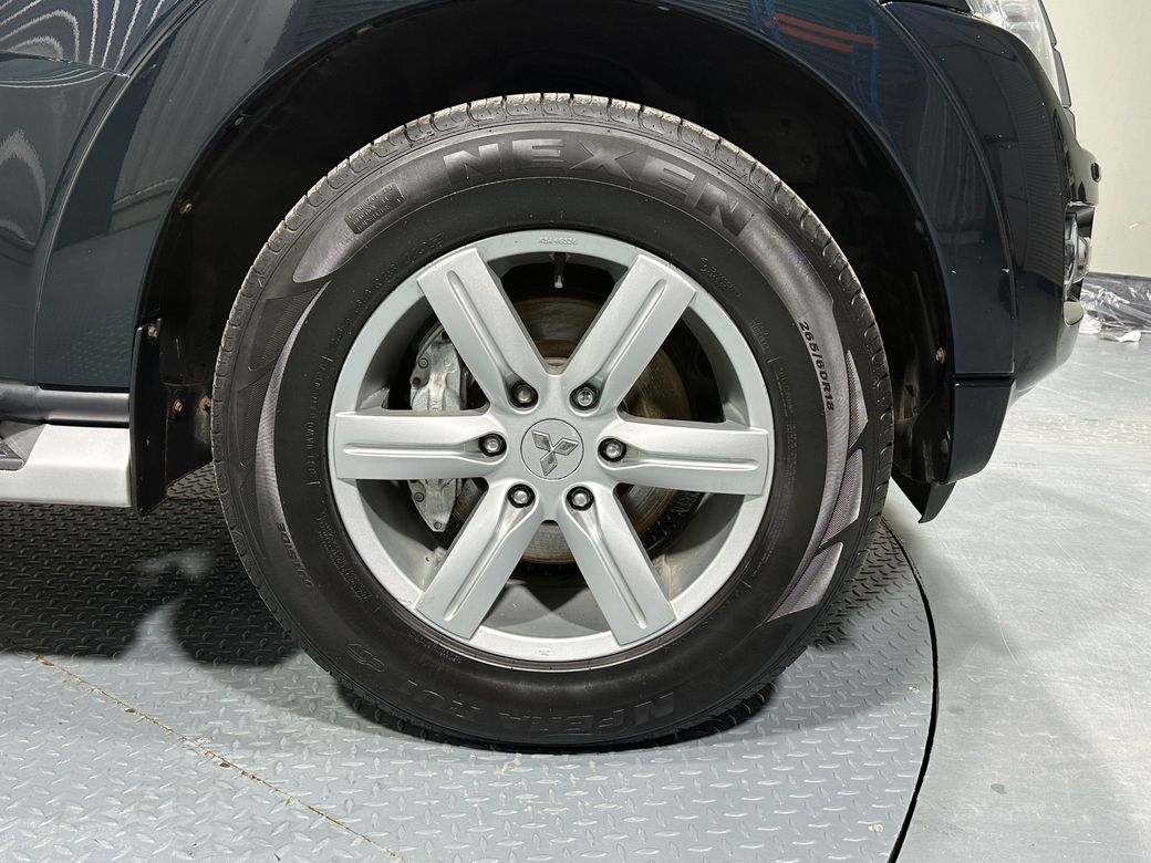 2017 Mitsubishi Pajero