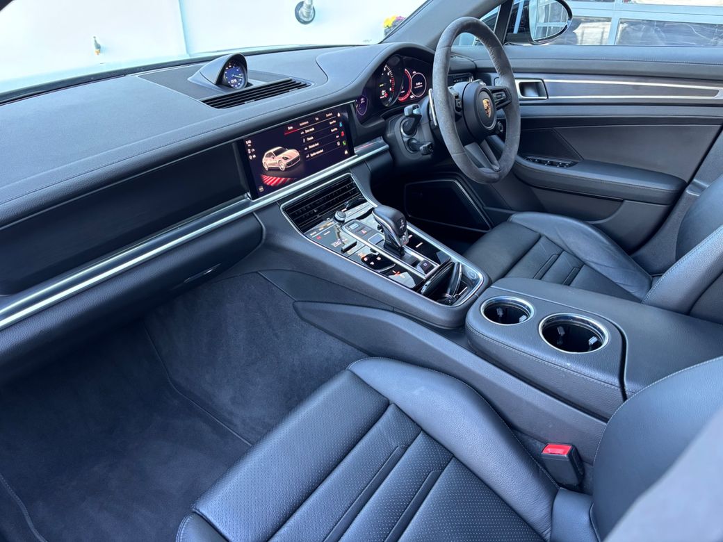 2022 Porsche Panamera