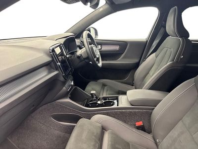 2025 Volvo EX40