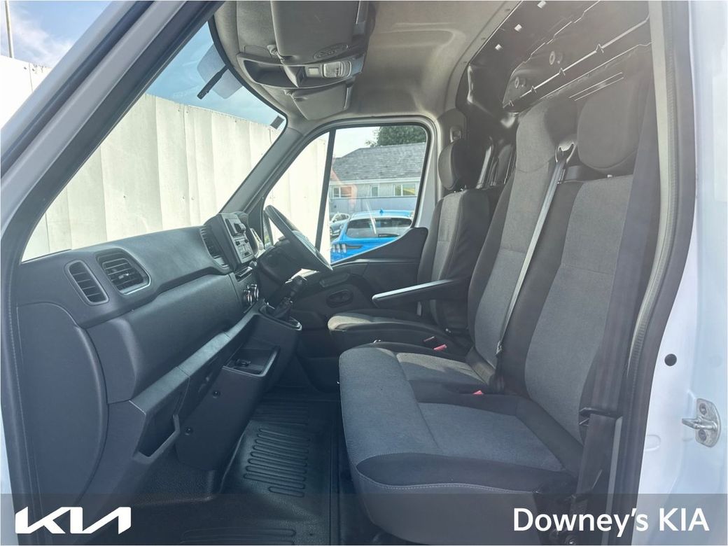 2021 Nissan NV400