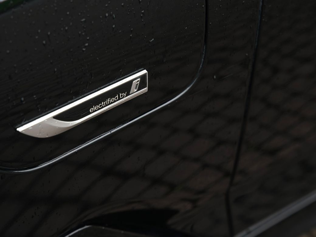 2022 BMW 530
