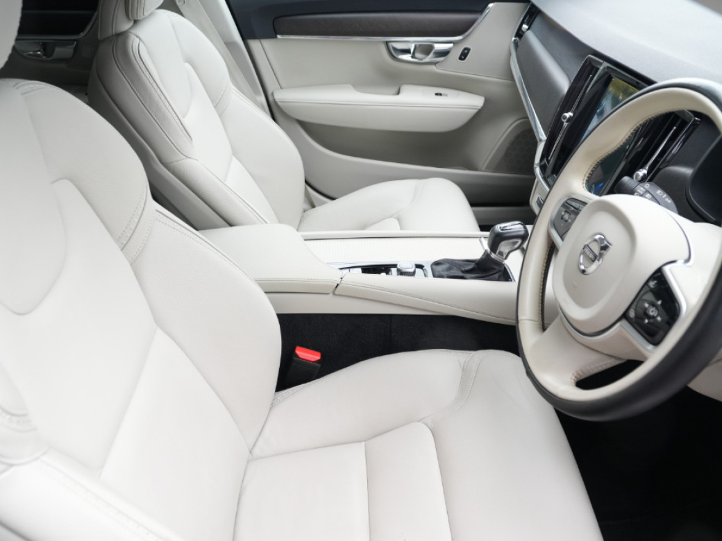 2019 Volvo V90 Cross Country