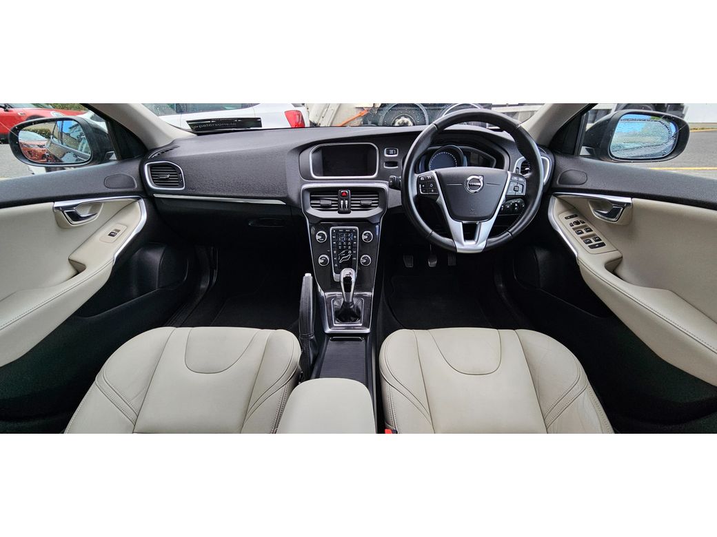 2017 Volvo V40
