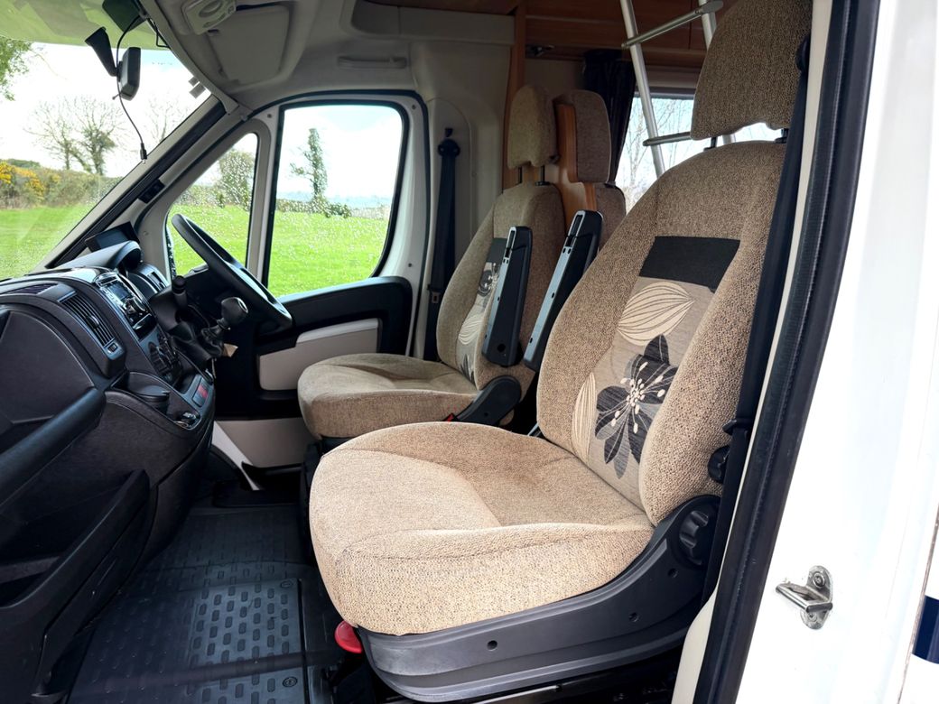 2013 SWIFT ESCAPE 696 R.H.D 