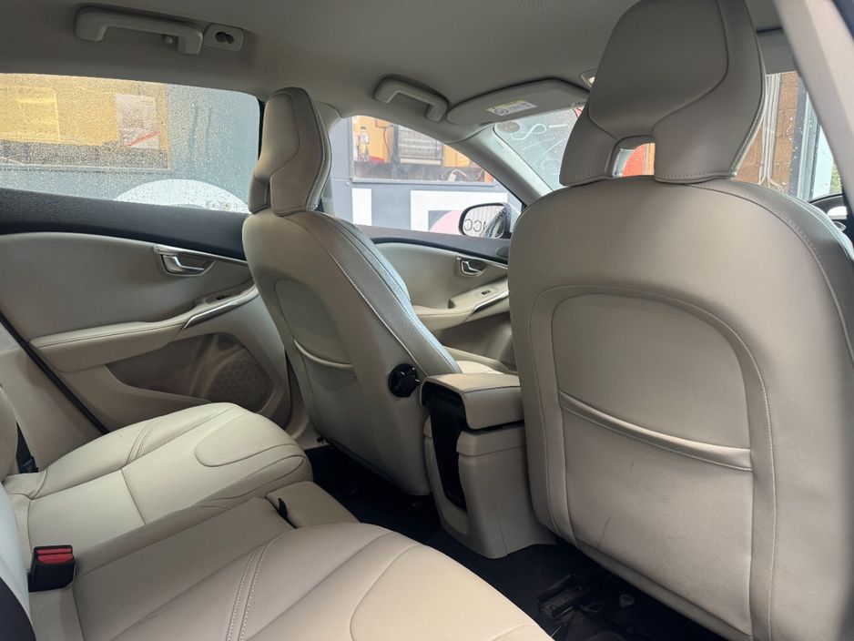 2018 Volvo V40