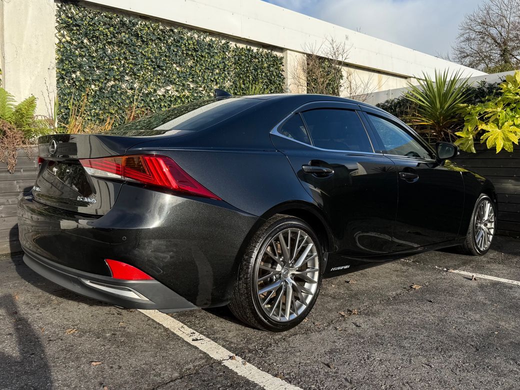 2018 Lexus IS 300h