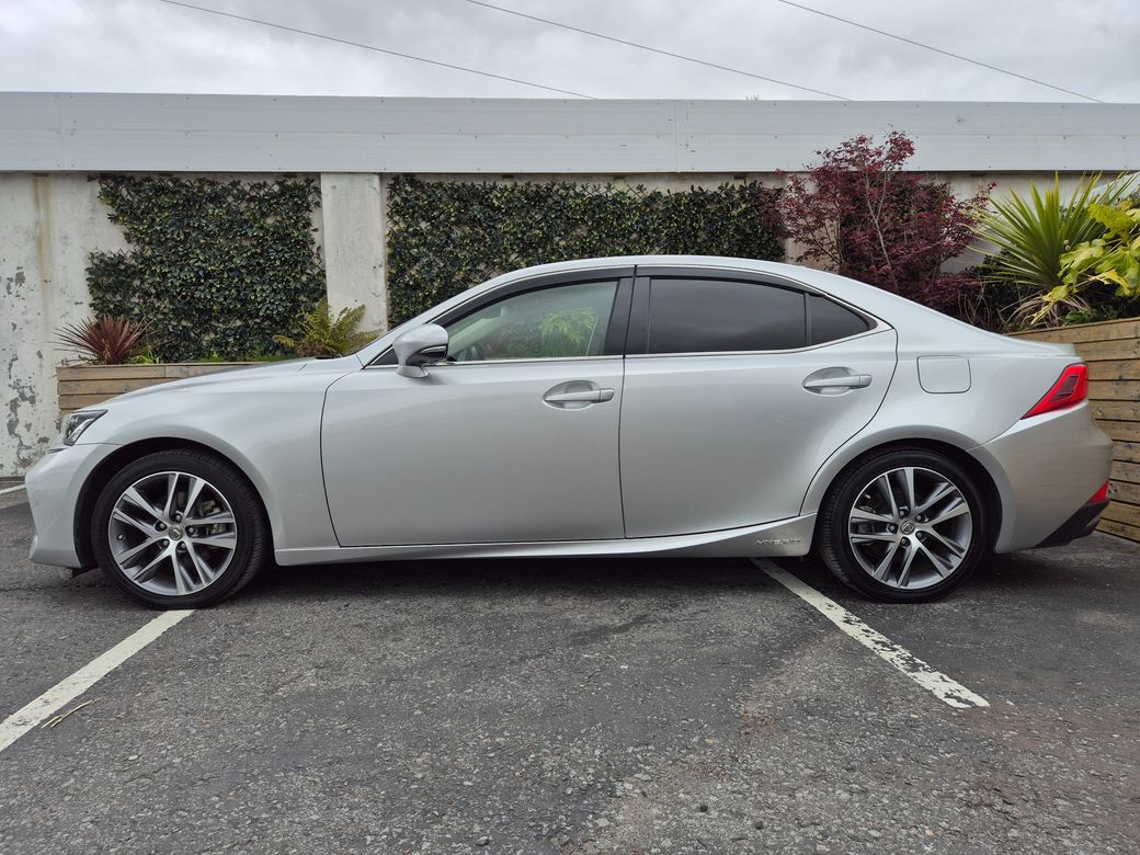 2020 Lexus IS 300h