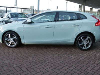 2017 Volvo V40