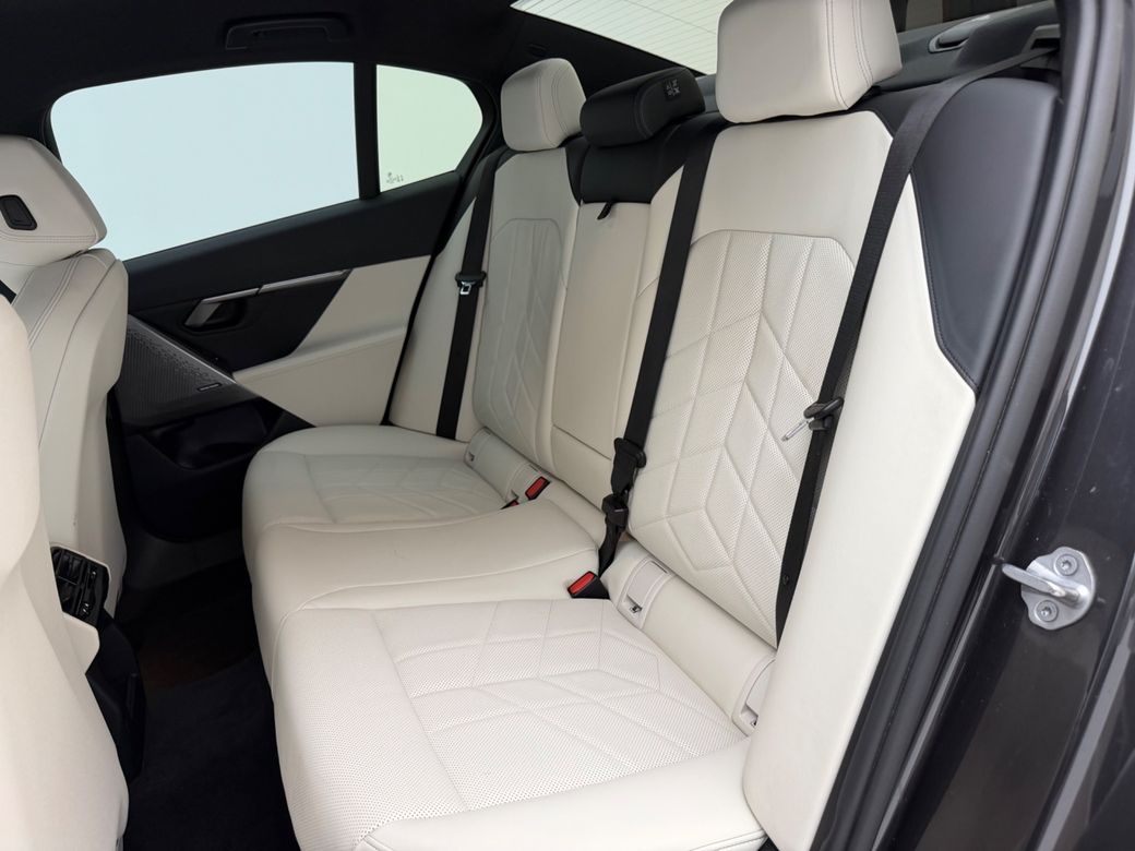 2024 BMW i5