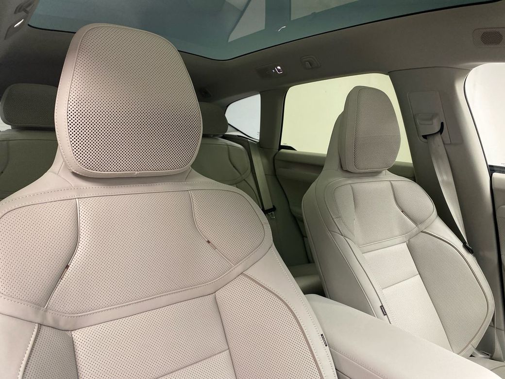 2027 Volvo EX60