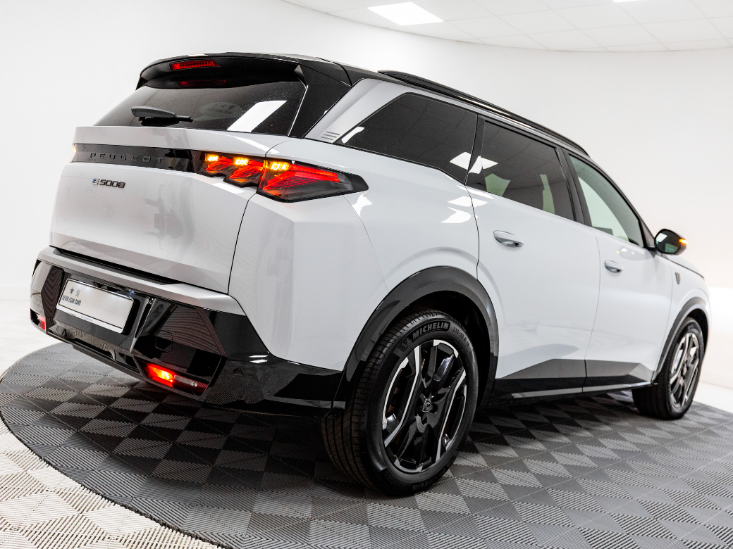 2025 Peugeot 5008