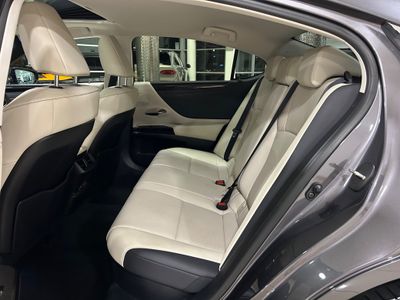2023 Lexus ES 300h