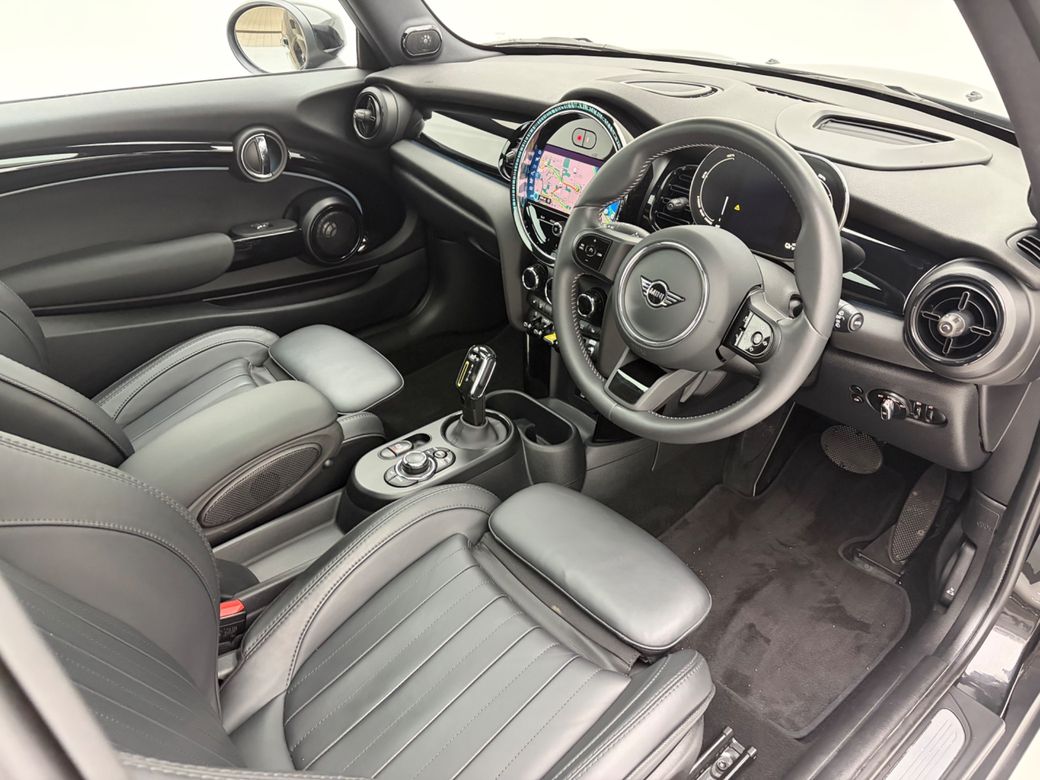 2023 Mini Hatch