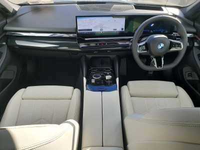 2025 BMW 530