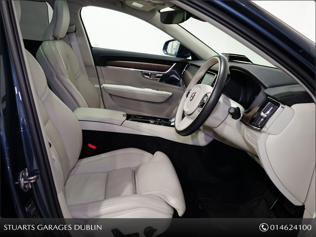 2021 Volvo V90