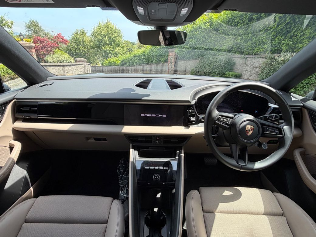 2025 Porsche Macan