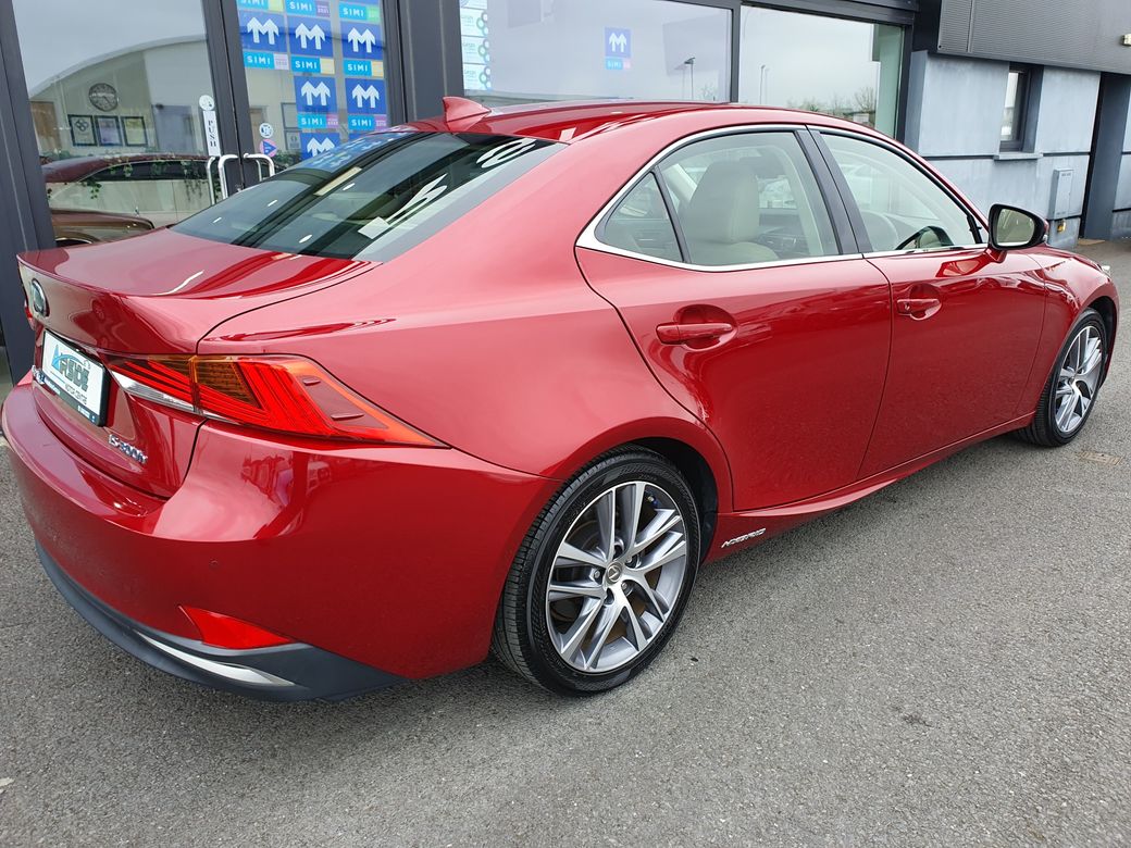 2018 Lexus IS 300h