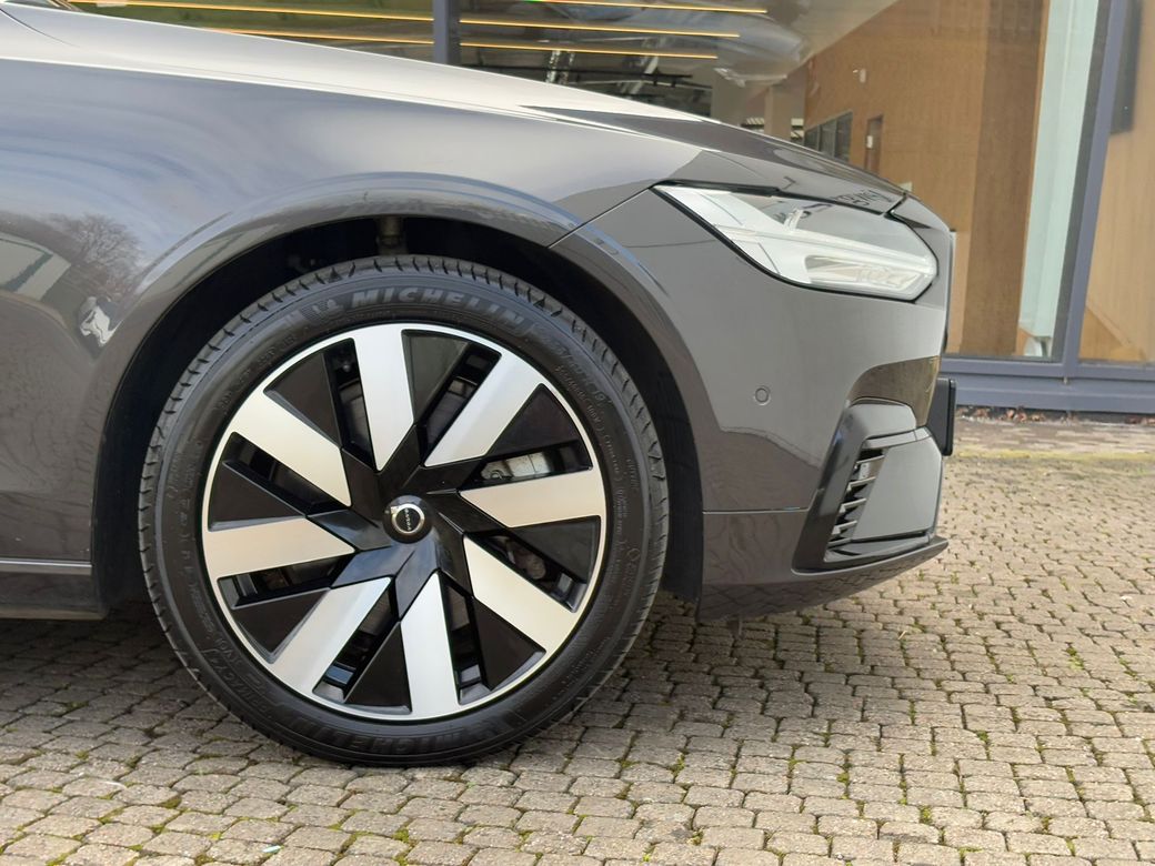 2025 Volvo V90