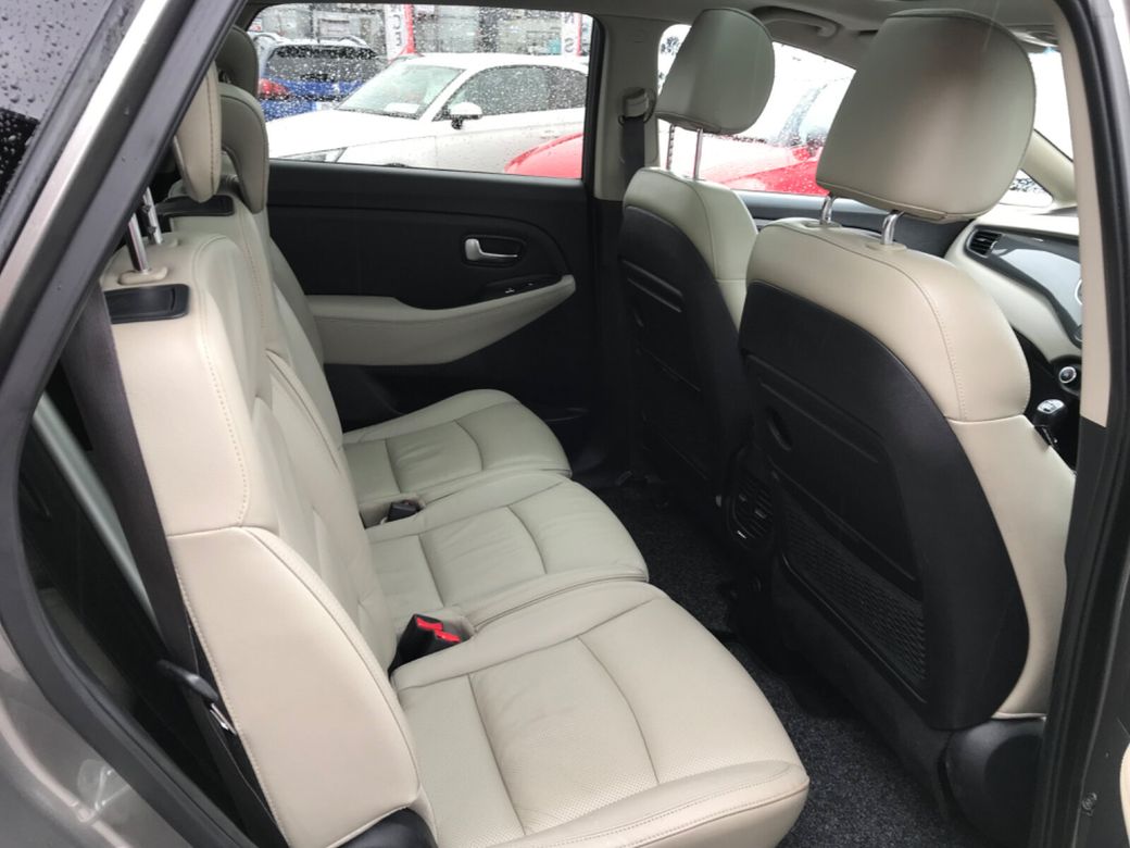 2017 Kia Carens
