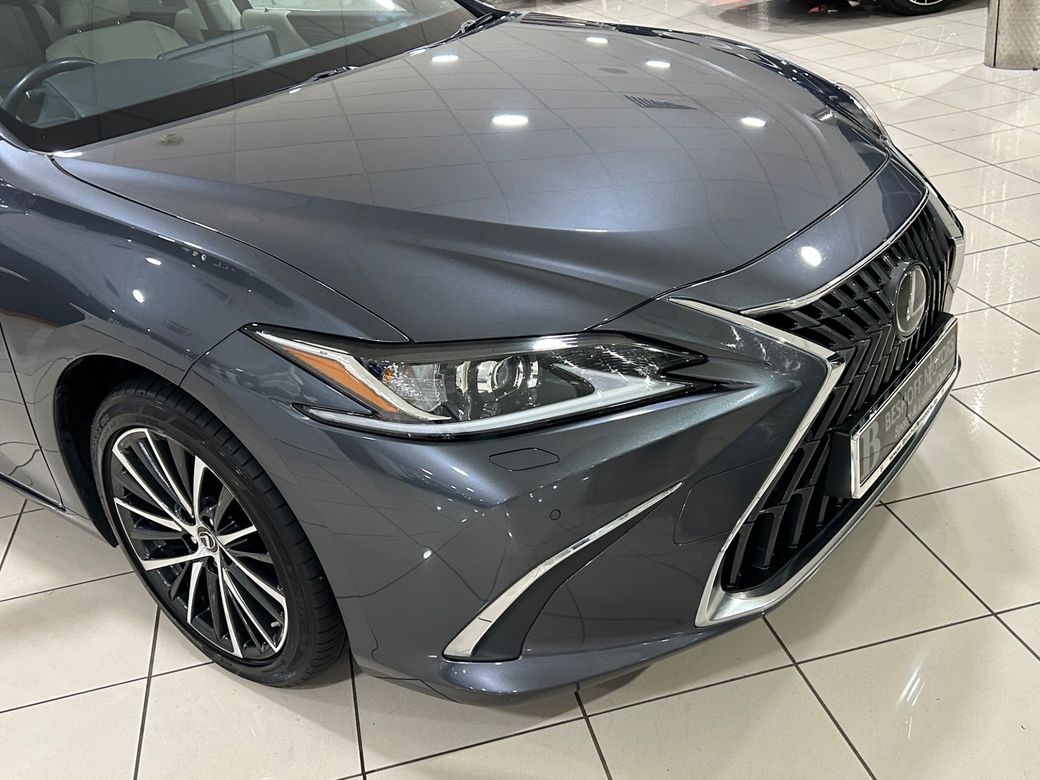 2023 Lexus ES 300h