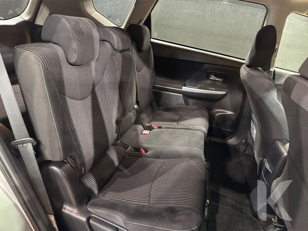 2020 Toyota Prius Alpha