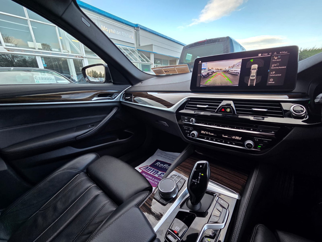 2023 BMW 530