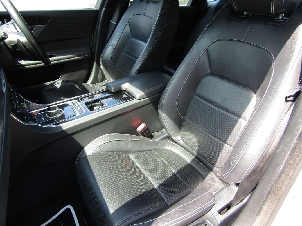 2017 Jaguar XF