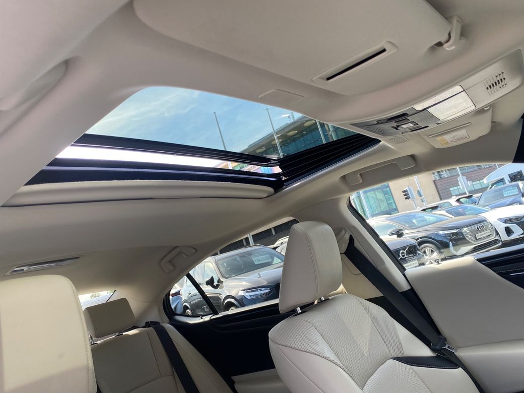2023 Lexus ES 300h