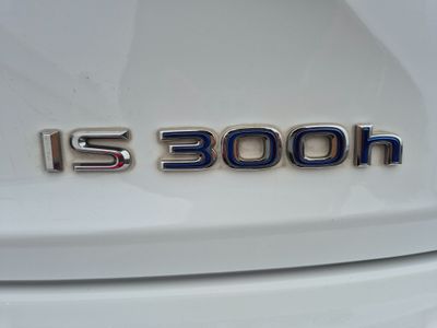 2017 Lexus IS 300h