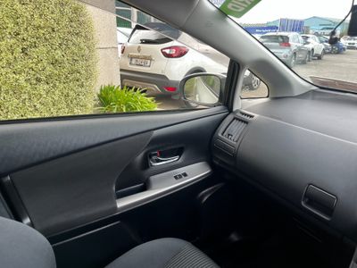 2019 Toyota Prius Alpha