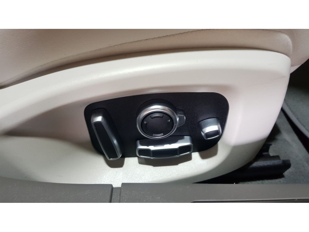 2017 Jaguar XF