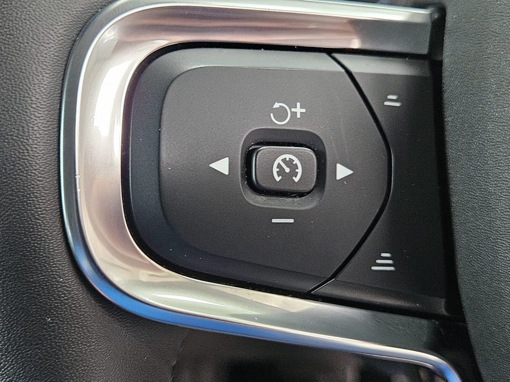 2022 Volvo XC40